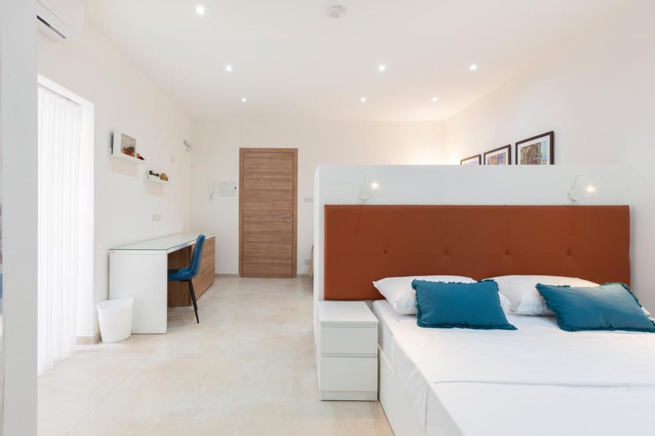 Fl56 - New 3Storey House - Private Entrance & Roof Floriana Exterior foto