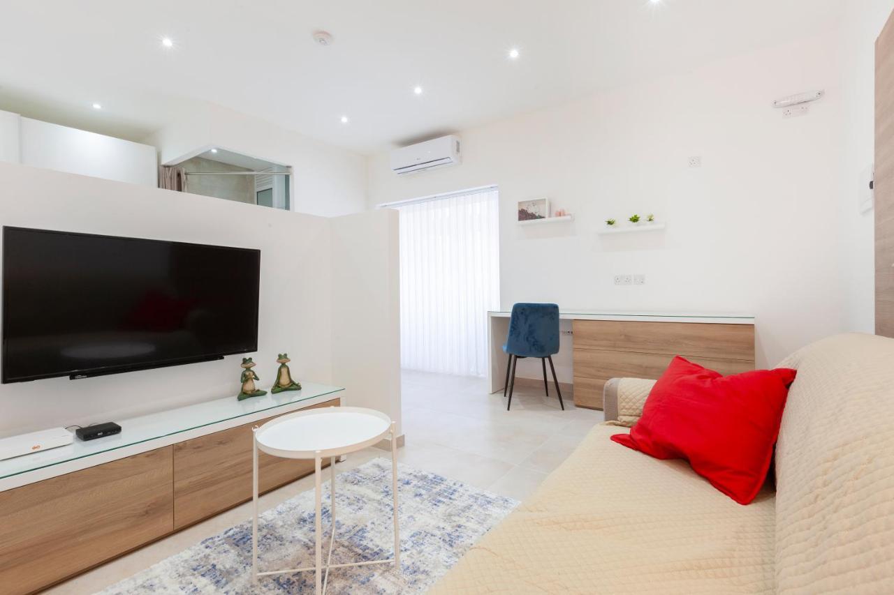 Fl56 - New 3Storey House - Private Entrance & Roof Floriana Exterior foto