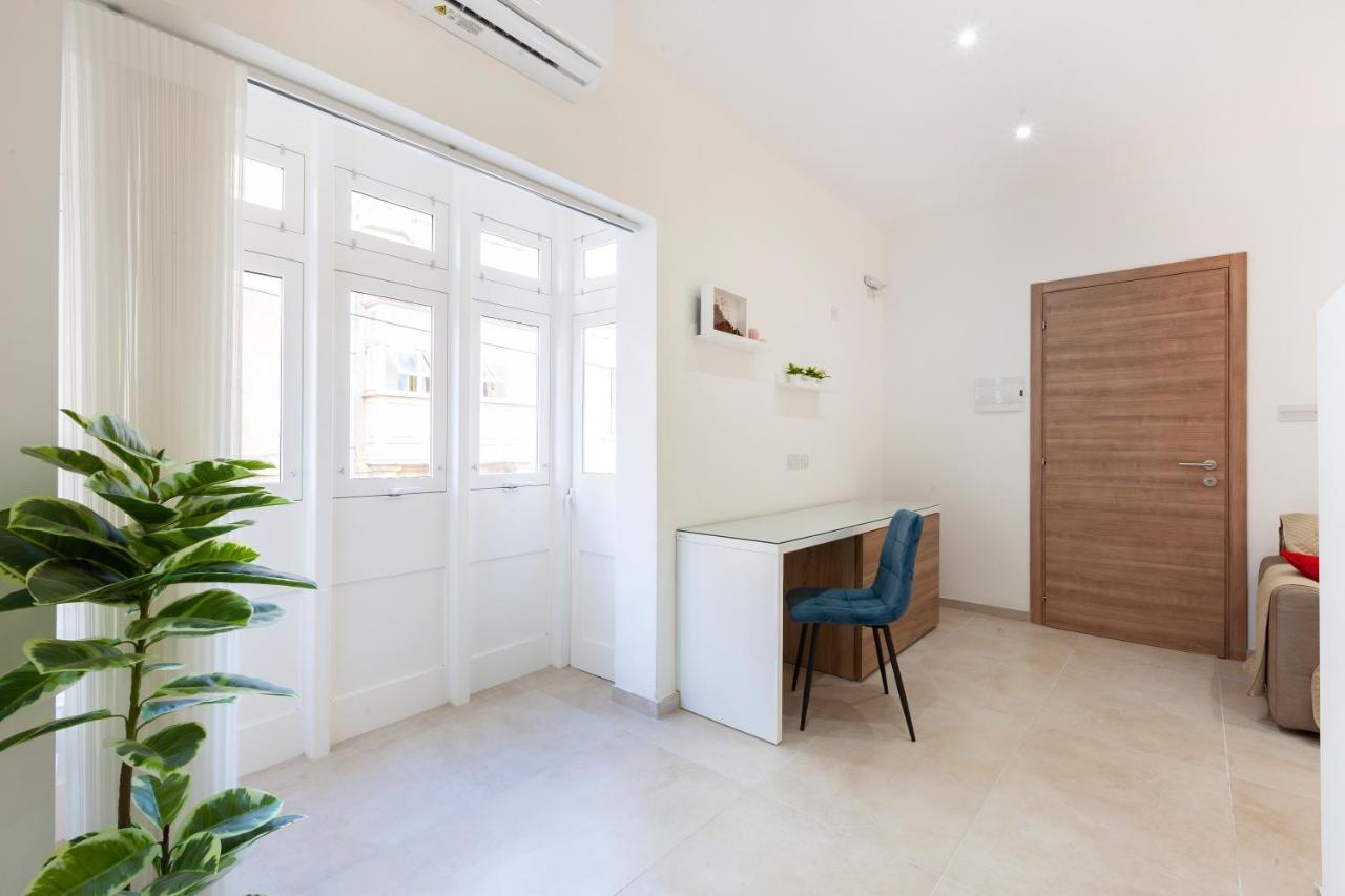 Fl56 - New 3Storey House - Private Entrance & Roof Floriana Exterior foto
