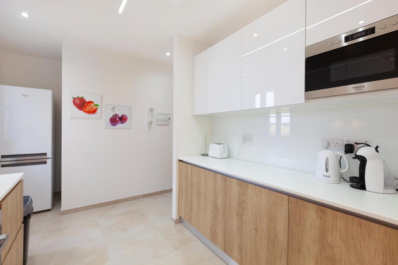 Fl56 - New 3Storey House - Private Entrance & Roof Floriana Exterior foto