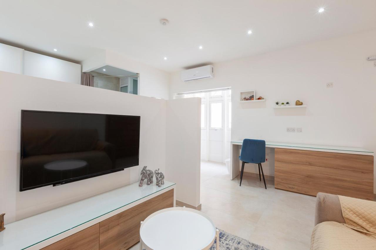 Fl56 - New 3Storey House - Private Entrance & Roof Floriana Exterior foto
